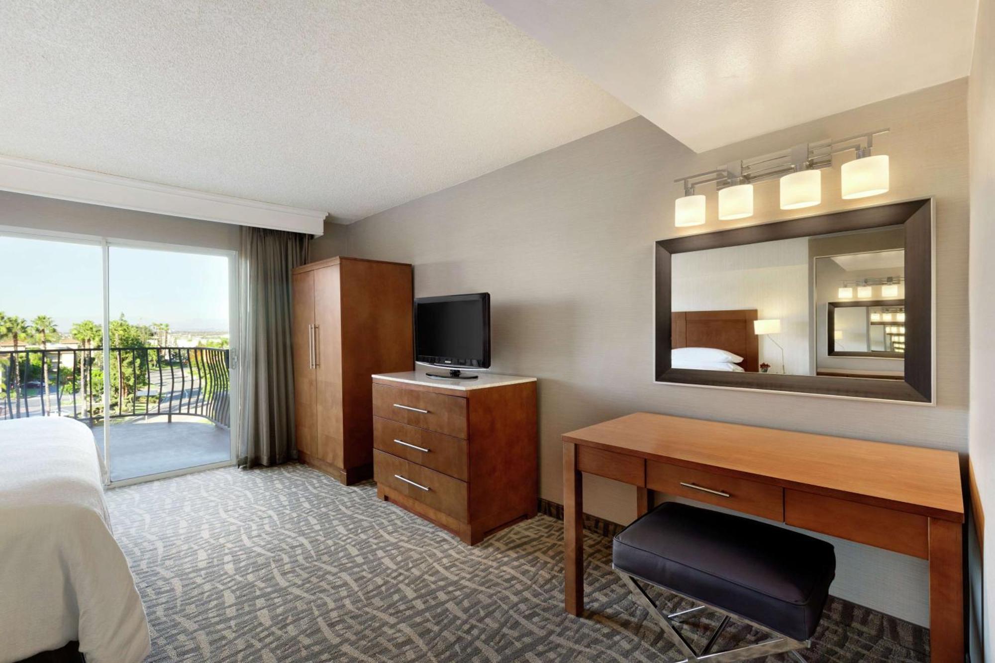 Embassy Suites By Hilton Santa Ana Orange County Airport Dış mekan fotoğraf